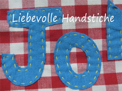 Latz-vorne-blau-weissgepunktet-hinten-rot-weiss-kariert-eigenname-abwaschbar