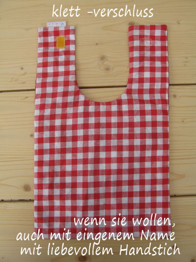 Latz-vorne-rot-weissgepunktet-hinten-rot-weiss-kariert-eigenname-abwaschbar