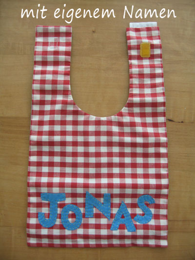 Latz-blaudot-karorot1-kinder-baby-herzig-wachstuch-Abwaschbarelatz-latzmiteigenemname