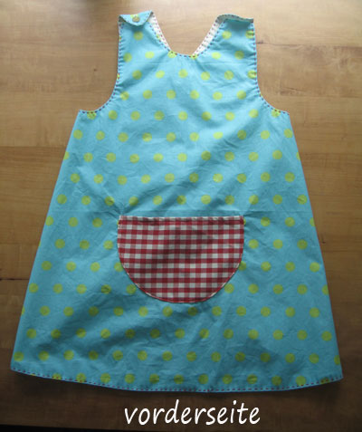 SCHURZKLEID-blaudot-pipi-kinderkleid-maedchen-maedchenkleid-kinderkleider-maedchenkleider-herzig-lovely-kleidung