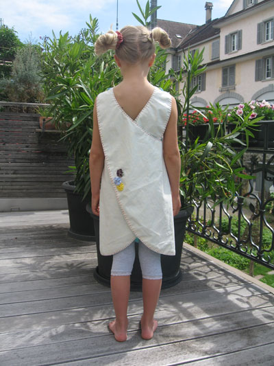 SCHURZKLEID-blaudot-pipi-kinderkleid-maedchen-maedchenkleid-kinderkleider-maedchenkleider-herzig-lovely-kleidung