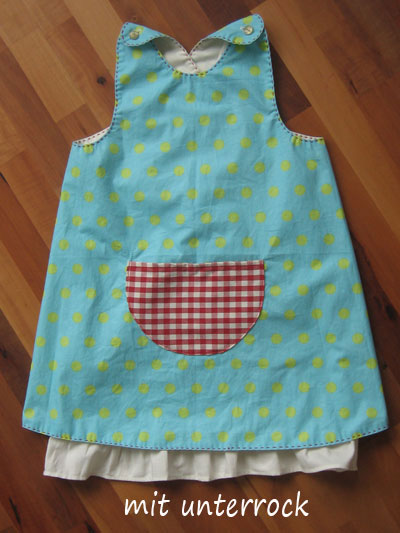 SCHURZKLEID-blaudot-pipi-kinderkleid-maedchen-maedchenkleid-kinderkleider-maedchenkleider-herzig-lovely-kleidung
