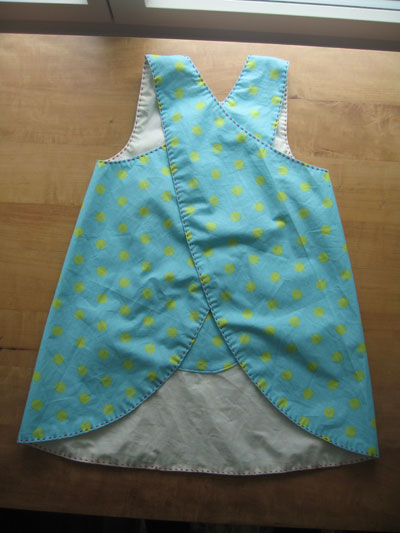 SCHURZKLEID-blaudot-pipi-kinderkleid-maedchen-maedchenkleid-kinderkleider-maedchenkleider-herzig-lovely-kleidung