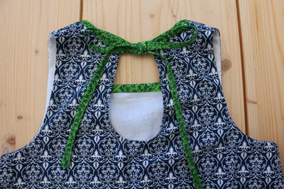 dunkelblau-kinderkleid-maedchen-maedchenkleid-kinderkleider-maedchenkleider-herzig-lovely-kindkleidung-handmade-designershop-geschenkidee-gottikindgeschenk