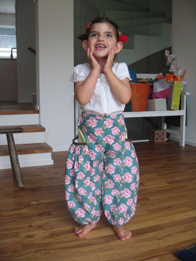 blume-Hose-tildastoff-kuerbishose