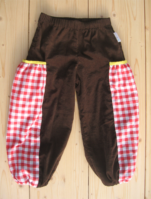 bruncordhose_rotkaro_handmadekinderkleid