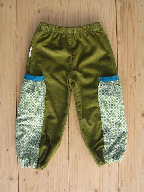 gruenecordhose_handmadekinderkleid