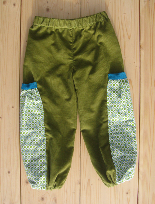 gruenecordhose_handmadekinderkleid