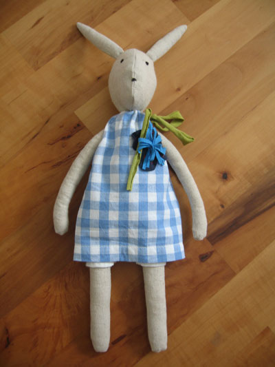 hase-stoffpuppe-Leinen