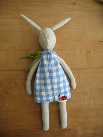 hase-stoffpuppe-Leinen