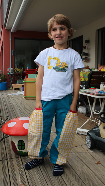 helltuerkiscordhose_handmadekinderkleid-kinderkleid-herzig-lovely-kindkleidung-handmade-designershop-geschenkidee-gottikindgeschenk