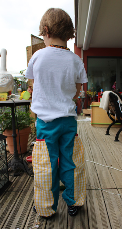 helltuerkiscordhose_handmadekinderkleid-kinderkleid-herzig-lovely-kindkleidung-handmade-designershop-geschenkidee-gottikindgeschenk