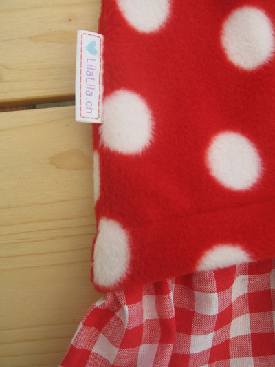 herbst-winter-rot-fleecestoff-weissgepunktet-kleid-kinderkleider