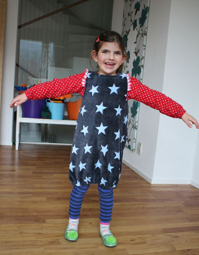 kuschelfleece sterne kleid, hand made kinderkleid, geschen idee,
