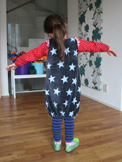 kuschelfleece sterne kleid kuschelfleece sterne kleid, hand made kinderkleid, geschen idee,